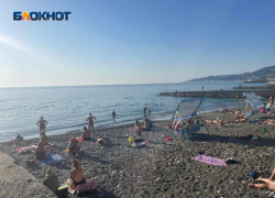  В Сочи купаются и загорают, несмотря на закрытие сезона и запрет