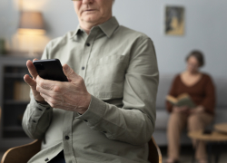 Полиции пришлось перегородить дорогу, чтобы пенсионер не потерял 20 миллионов