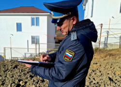  Жительница Сочи пыталась продать дома, которые суд признал самостроями