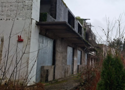 13 аварийных зданий снесли в Лазаревском районе Сочи