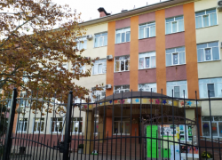 Давка началась в школе Сочи из-за изменения расписания
