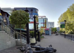 "Рыжий, подвинься!": В Сочи снесли скульптуру "Рыжего" из Иванушек