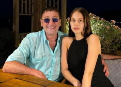 Григорий Лепс отменил свадьбу с 19-летней возлюбленной из-за нехватки денег