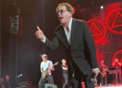 Лепс слег с "отравлением" после странного поведения во Владивостоке