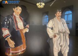 Выставка фарфоровой скульптуры «Народности России» проходит в Сочи