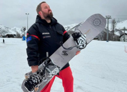 Российский блогер протестировал в горах Сочи электрический мото-сноуборд