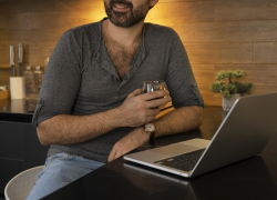 Микрофинансовая организация выложили на сайт интим-услуг данные должницы из Сочи