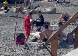 Пляжные войны с новыми "героями" продолжаются в Сочи