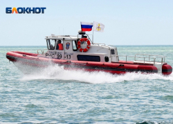 Спасатели эвакуировали пострадавших с тонущей яхты в акватории Черного моря в Сочи