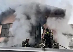 Двухэтажный частный дом сгорел в центре Сочи 