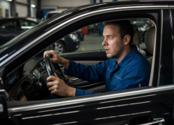 Автомеханик из Сочи продал пригнанный «Мерседес», чтобы помочь больному деду