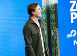 Сергей Безруков почувствовал себя батюшкой на фестивале в Сириусе