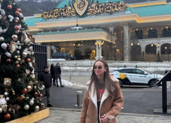  Ольга Бузова на отдыхе в Сочи покоряет горы и принимает букеты