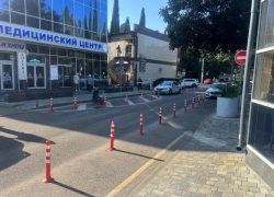  В Сочи сбили двухлетнюю девочку, вышедшую из-за припаркованной машины