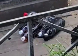 «Даже бомжи не пьют»: в Сочи массово выбрасывают домашний алкоголь после смертельных отравлений