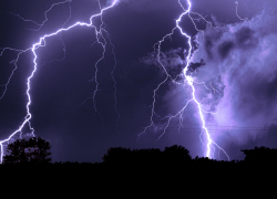 Молнию рекордной силы зафиксировали в Сочи