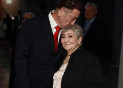 Григорий Лепс показал трогательные фото с празднования 90-летия мамы