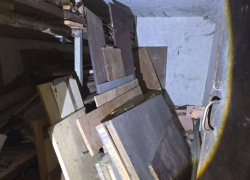 «Тут быстрее умрешь от запаха»: жители Сочи пожаловались на подвал, непригодный для укрытия