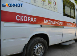 Маленькая девочка едва не упала с балкона многоэтажки в Сочи