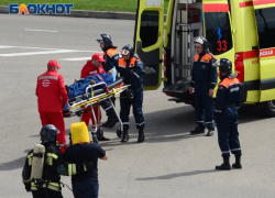 Спасатели эвакуировали девушку с травмами, упавшую с обрыва в Сочи
