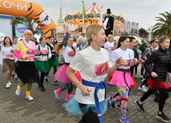 Праздничный забег «Женская миля» собрал в Сочи около 300 участниц