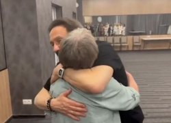 Теплую встречу организовал для своей 76-летней фанатки уроженец Сочи Стас Михайлов