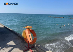 В Сочи температура воды в Черном море понизилась