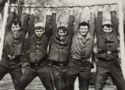 Звезды эстрады из Сочи поделились с поклонниками армейскими фотографиями 