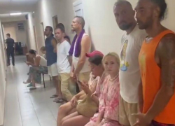 Участников «голого» заплыва в Сочи наказали