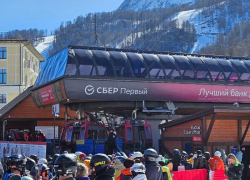 Огромные очереди выстроились в горах Сочи из-за сломанного подъемника