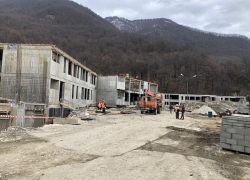 Школа и детский сад в Красной поляне готовы на 40 процентов