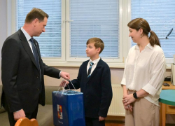 Игровую приставку подарили школьнику из Сочи, отдавшему сбережения на нужды СВО