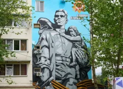 19-метровый мурал «Война-освободителя» появился в Сочи