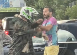 "Ударил моего мужа ножом в область лица": посреди дороги в Сочи водители устроили бои без правил 