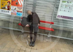Мужчина умер на автобусной остановке в Сочи