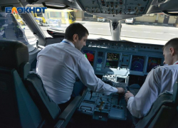 Самолет, летевший из Сочи в Кемерово, резко сменил курс из-за больного пассажира