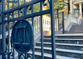 «Мини Купер» и 200 тысяч: экс-полицейские из Сочи получили 9 лет за крупную взятку