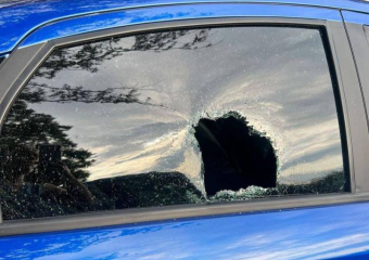 Разбили стекло и вытащили сумку: российских туристов предупредили об опасном отдыхе в Абхазии