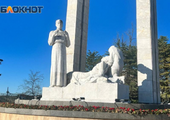 Памятник «Подвиг во имя жизни» появился в Сочи в честь медиков, которые помогли 335 тысячам раненых 