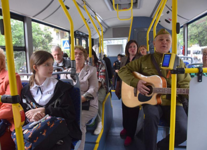 Ко Дню Победы концерты прошли в автобусах Сочи