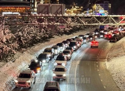 Сотни россиян стоят в пробке по 6 часов: транспортный коллапс парализовал Красную Поляну