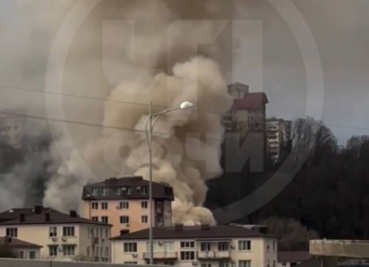 Едким дымом заволокло Сочи из-за мощного пожара 