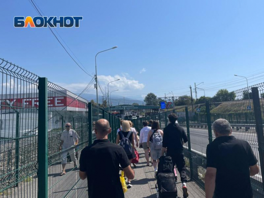 В Сочи задержали подозреваемого в стрельбе на похоронах в Абхазии