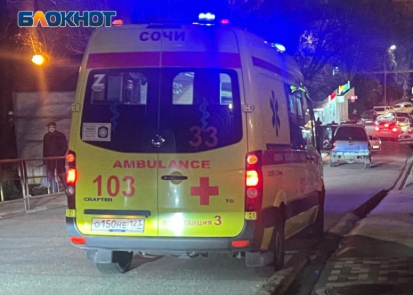 В Сочи женщина погибла, перейдя дорогу в неположенном месте