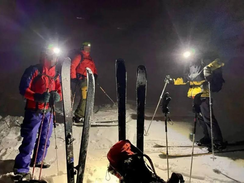 Трое лыжников заблудились ночью в тумане в горах Сочи