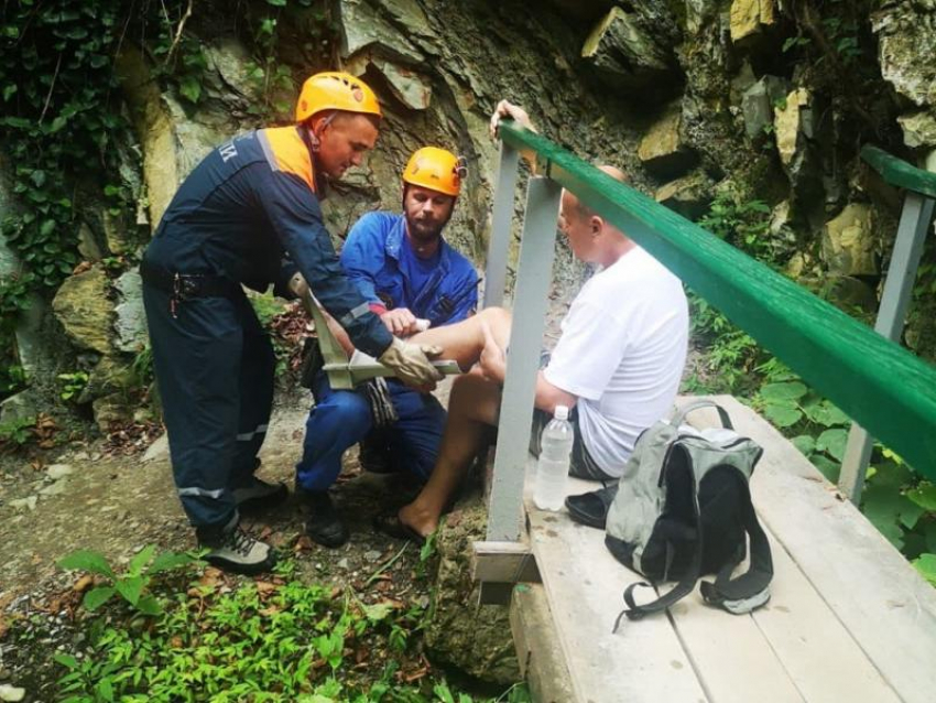 За прошедшие сутки спасатели в Сочи дважды выезжали на помощь туристам 