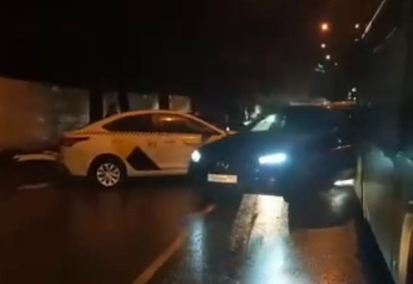 В центре Сочи произошло страшное ДТП с участием такси