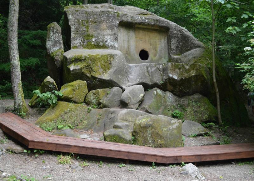 Волконский дольмен: история уникального памятника мегалитической культуры в Сочи