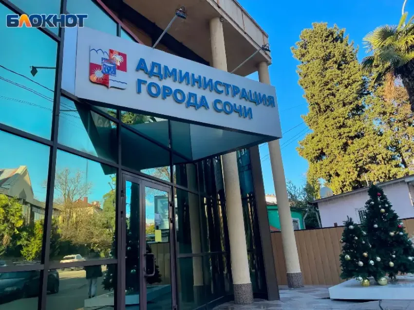 Власти Сочи заявили, что информация о разрушенной из-за шторма набережной в центре города — фейк