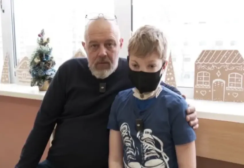 Мальчик, чье лицо разорвали собаки в Сочи, снова оказался в больнице